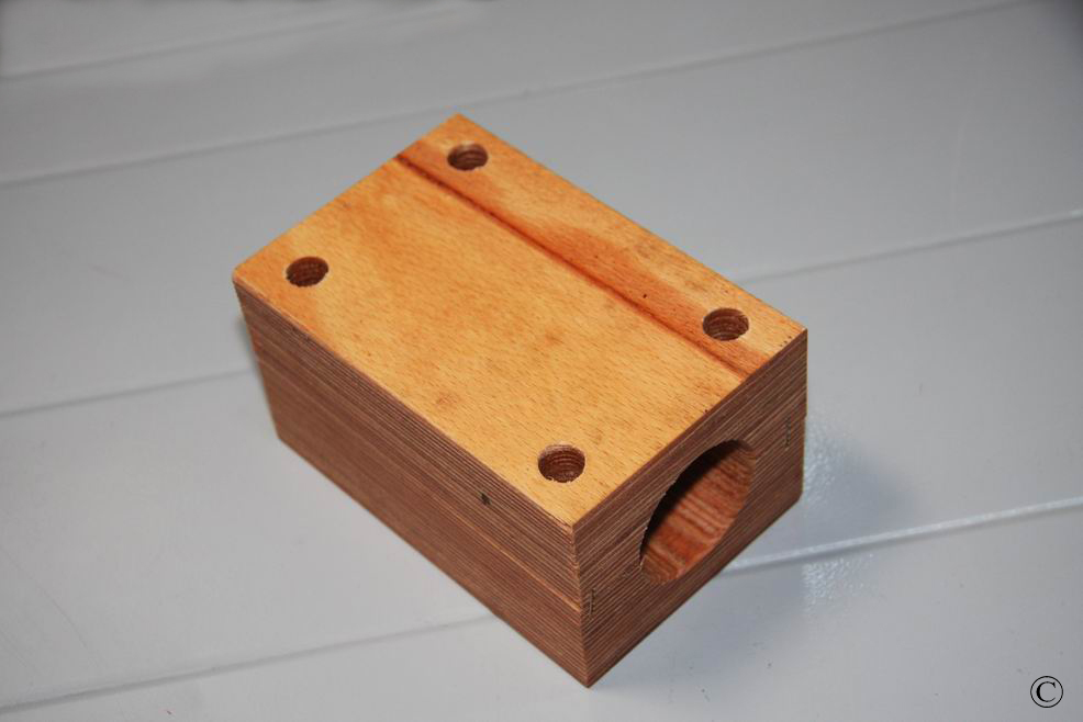 E51 322245250 SUPORT(LAGAR LEMN)